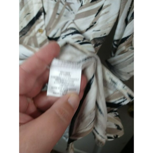 JM Collection Women's V Neck Flap Pocket 3/4 Tab Sleeve Button Shirt. Size M - Picture 12 of 15